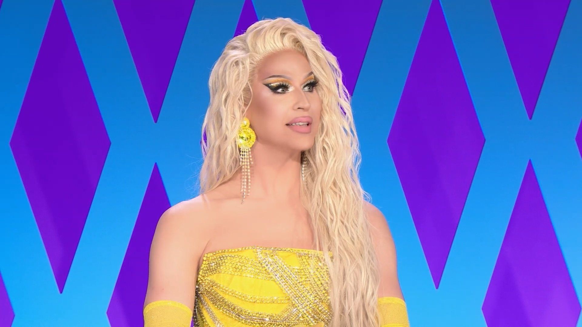 Canada's Drag Race: Canada vs the World background