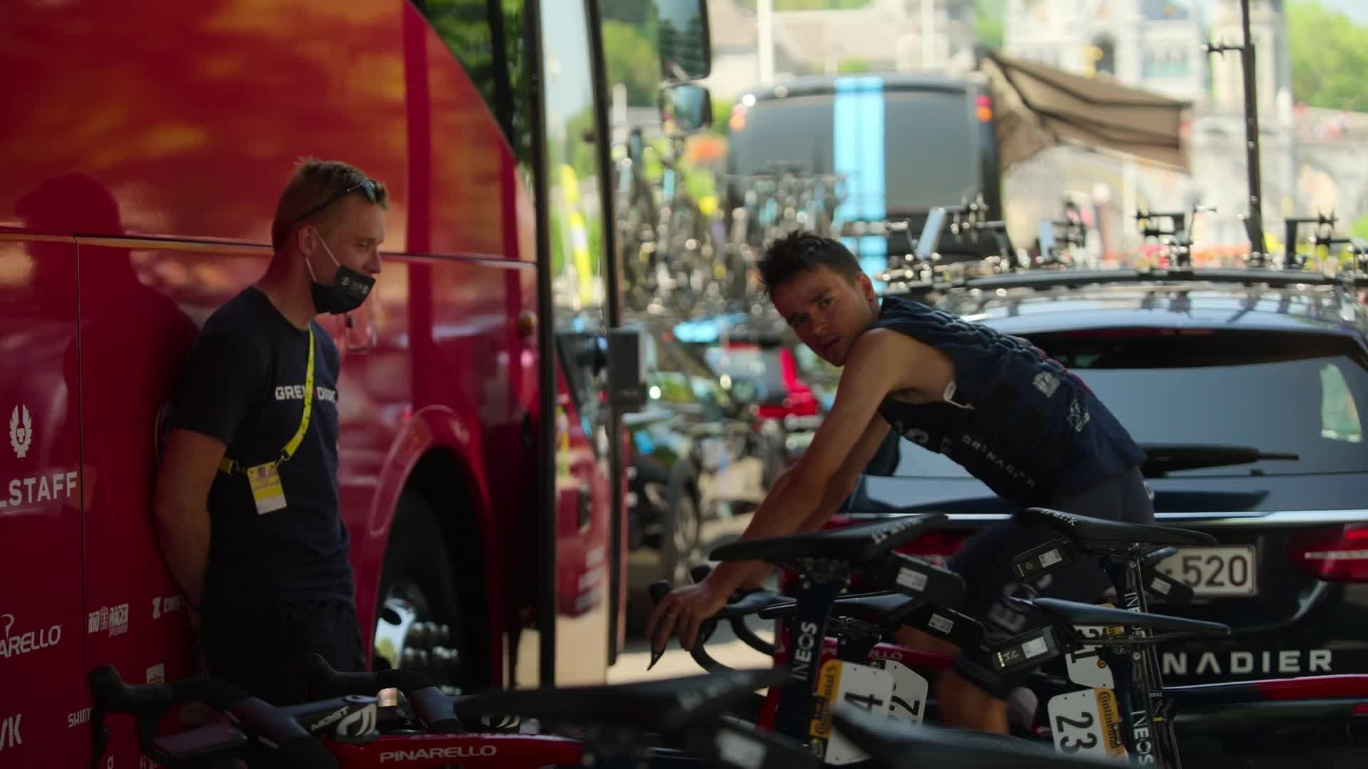 Tour de France: Unchained background