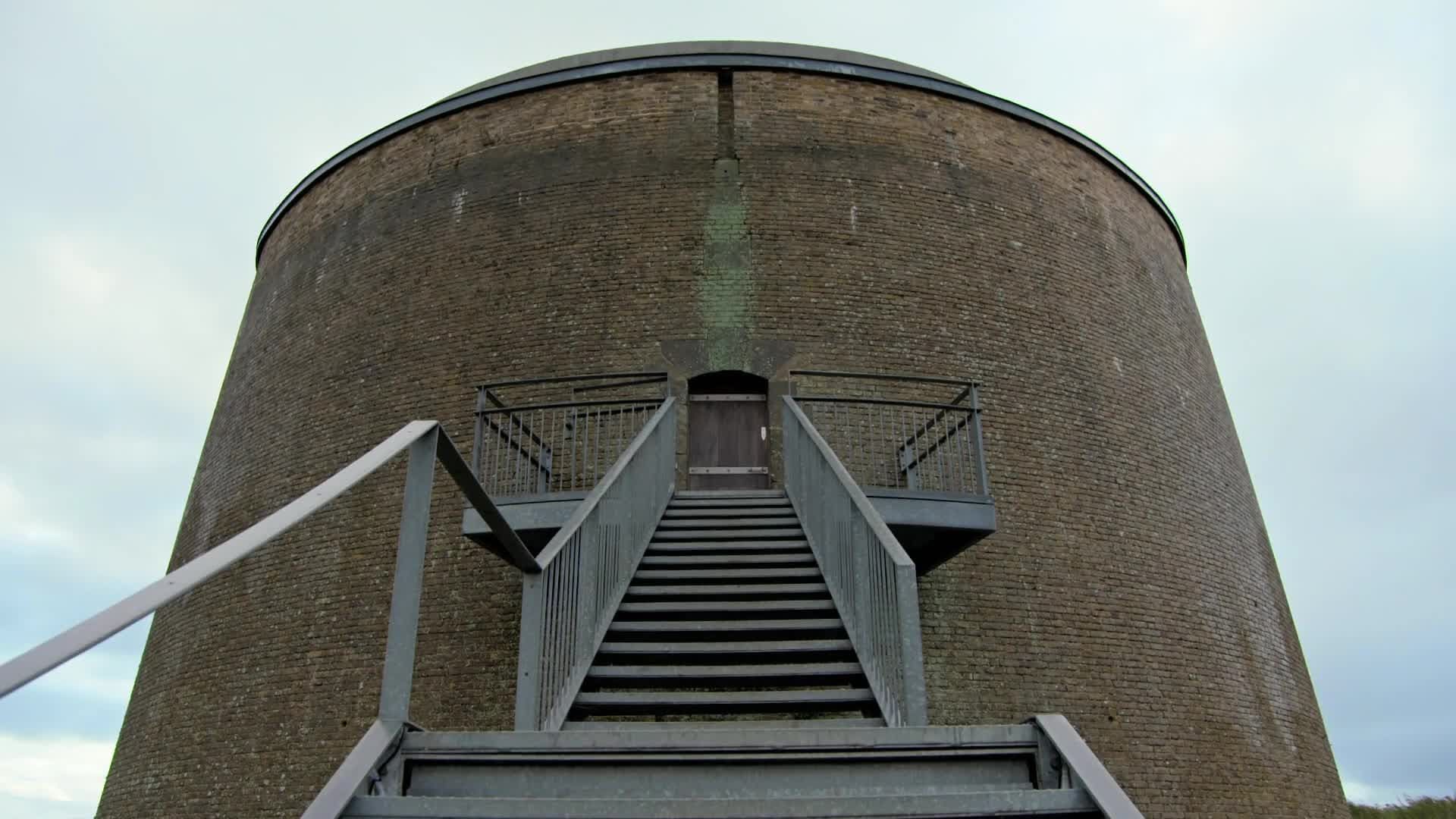 Extraordinary Escapes background