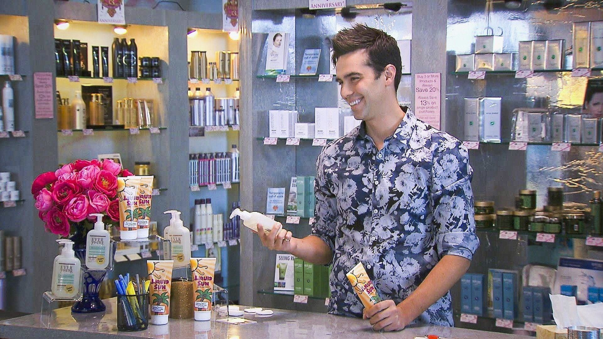 The Carbonaro Effect background