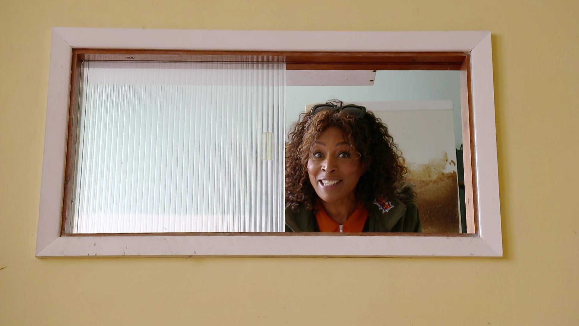 Homes Under the Hammer background