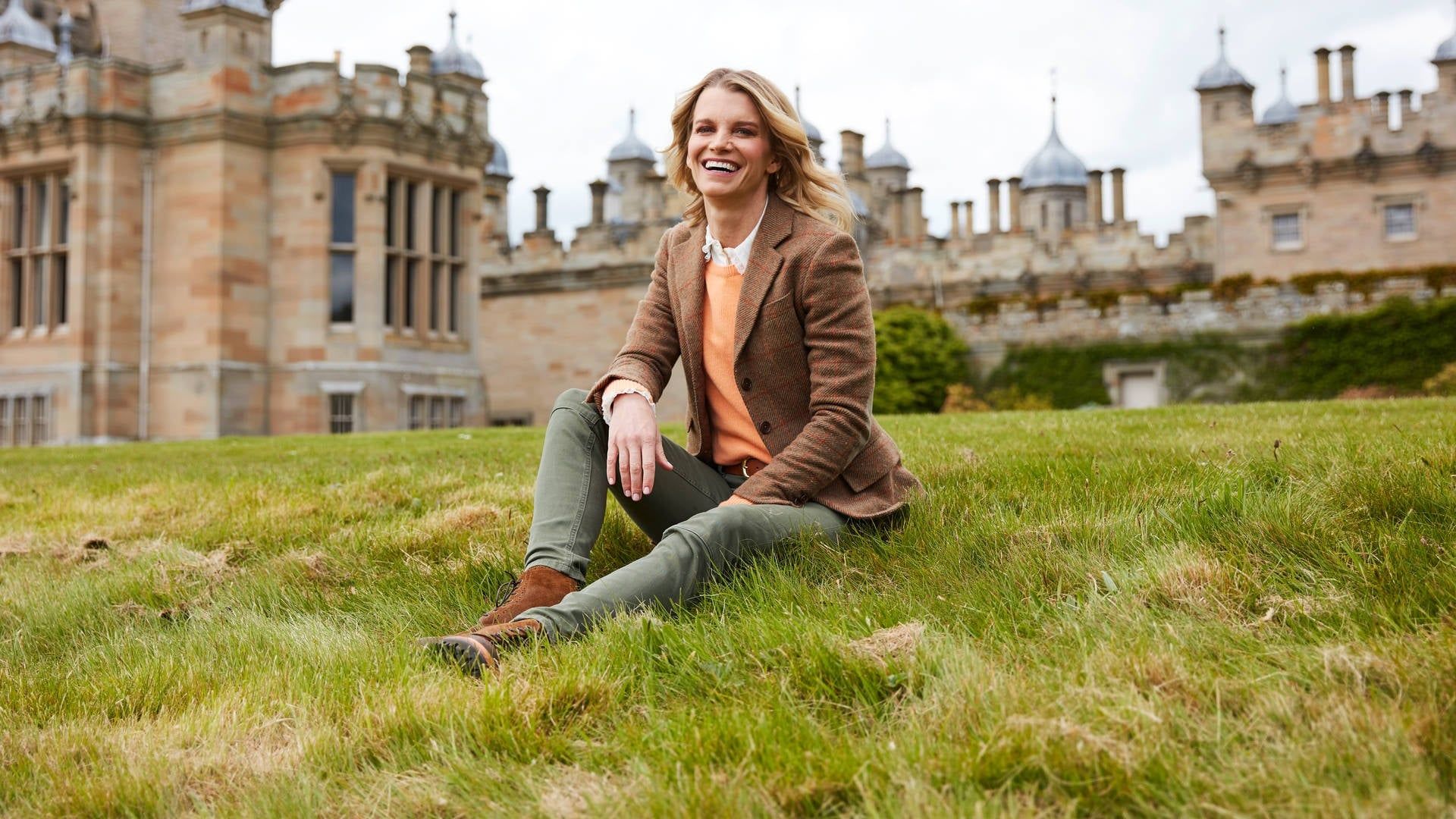 An American Aristocrat's Guide to Great Estates background