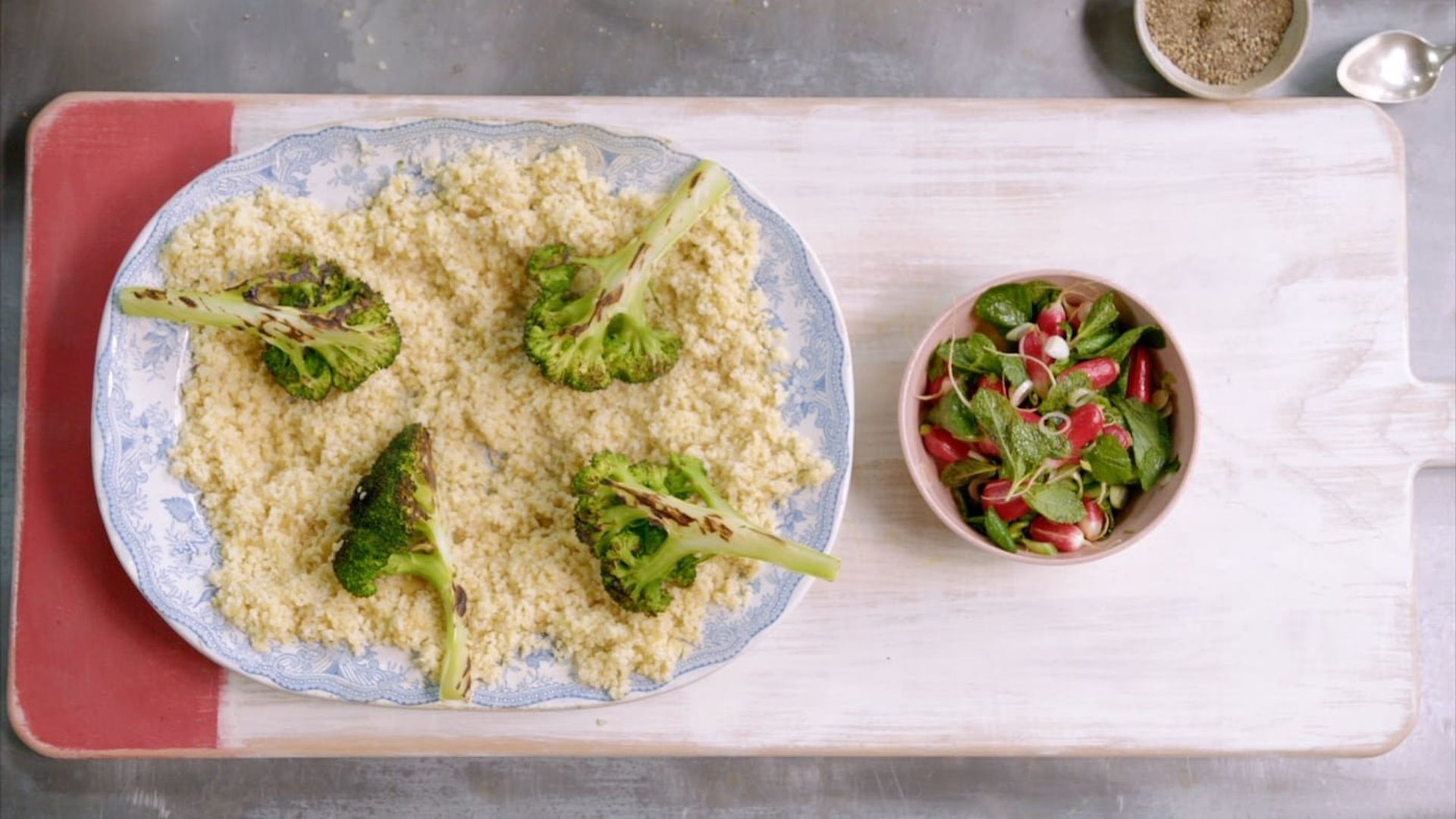 Jamie's 15-Minute Meals background