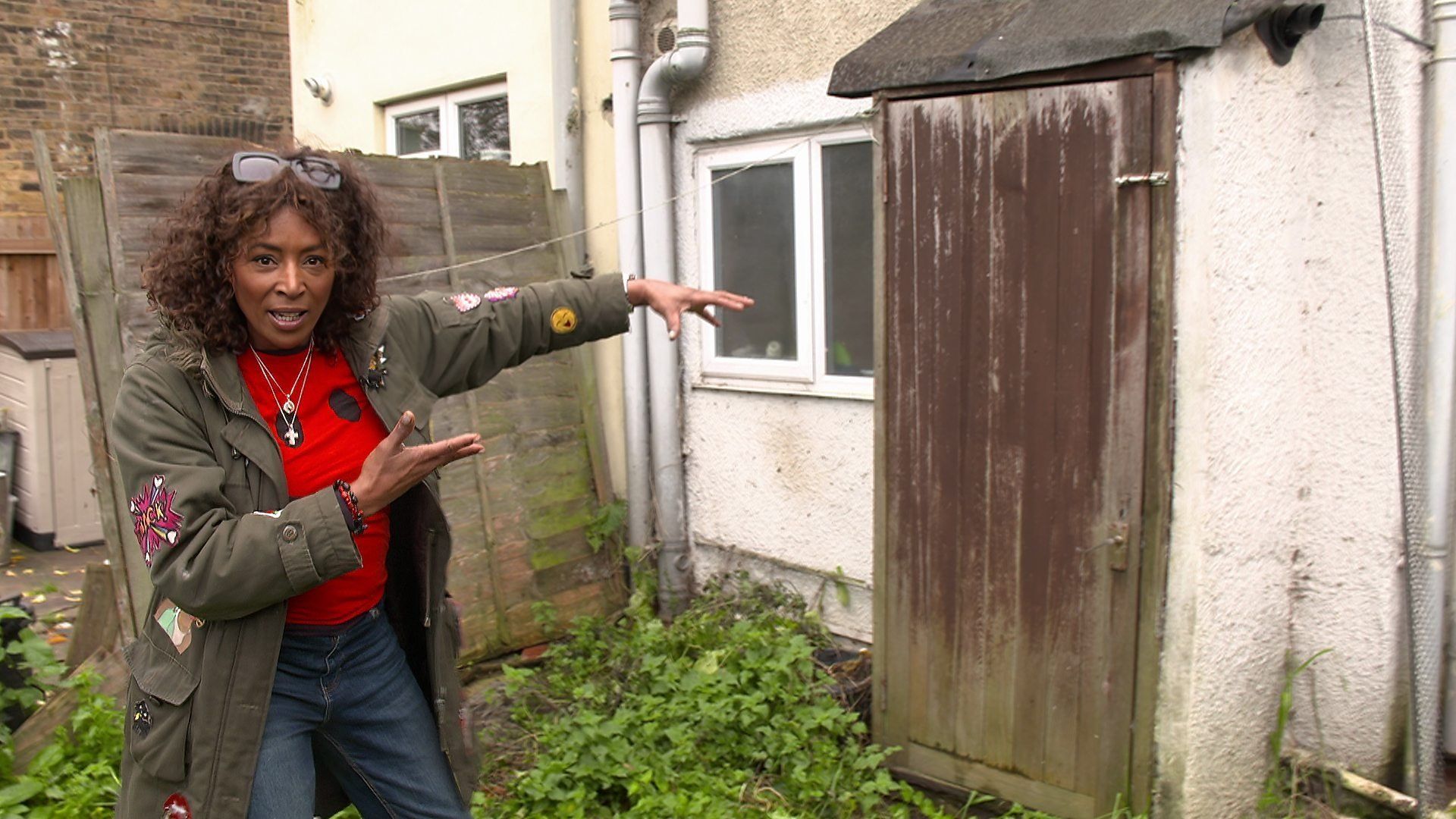 Homes Under the Hammer background