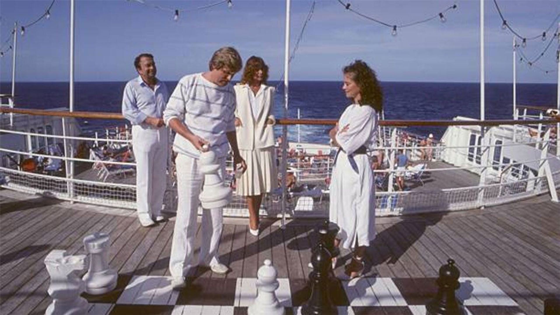 Das Traumschiff background