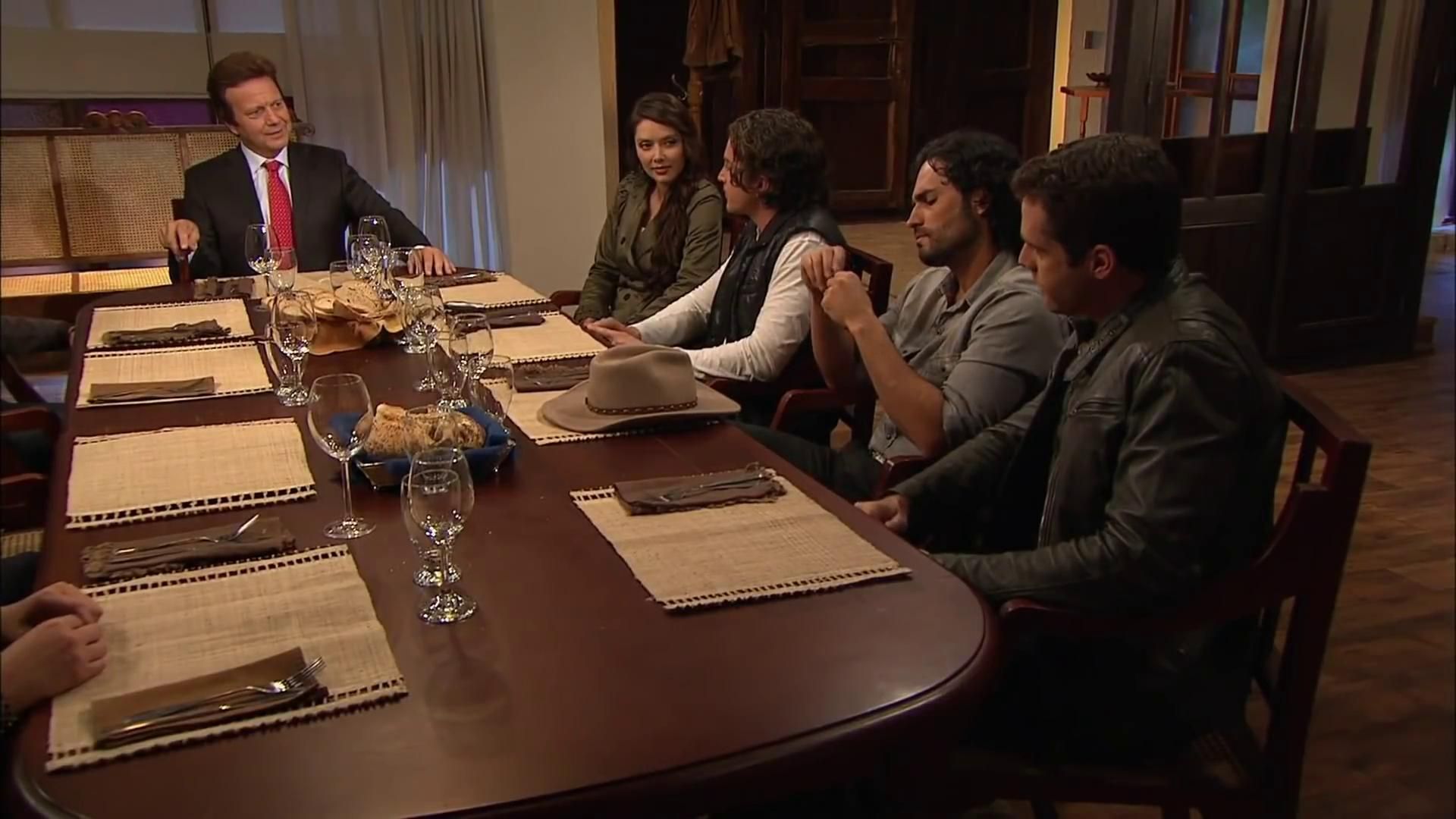 Los Herederos del Monte background