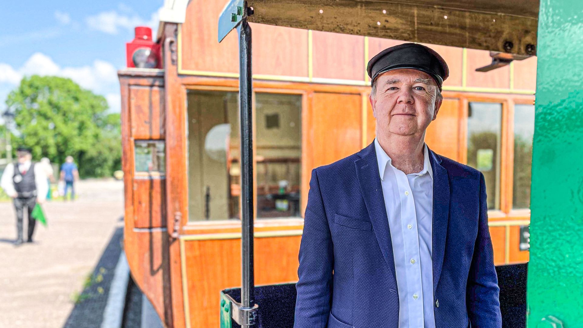 Ian Hislop: Trains That Changed the World background