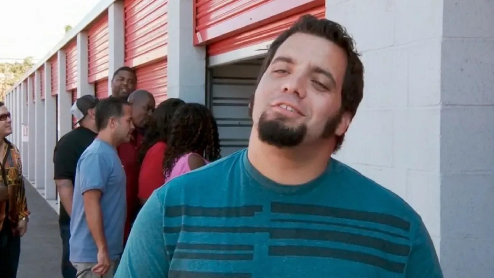 Storage Hunters background