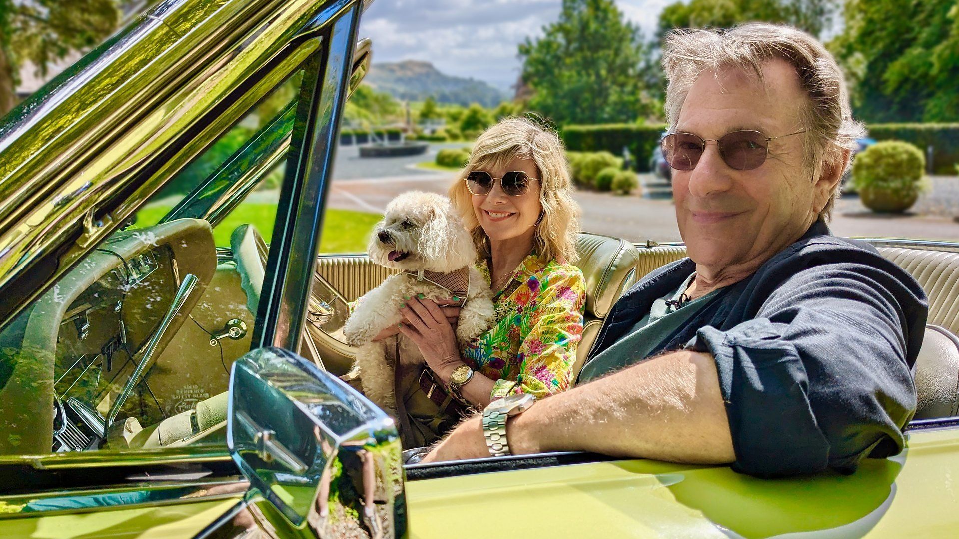 Celebrity Antiques Road Trip background