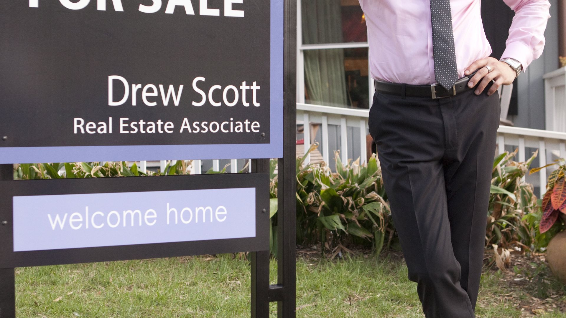 Property Brothers - Buying + Selling background