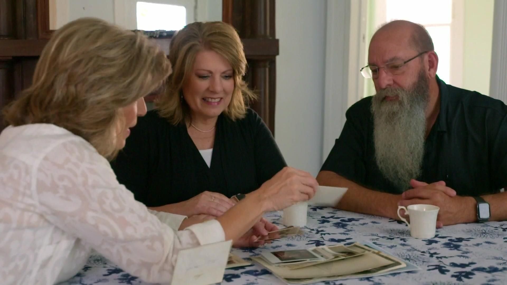 Prosecuting Evil with Kelly Siegler background