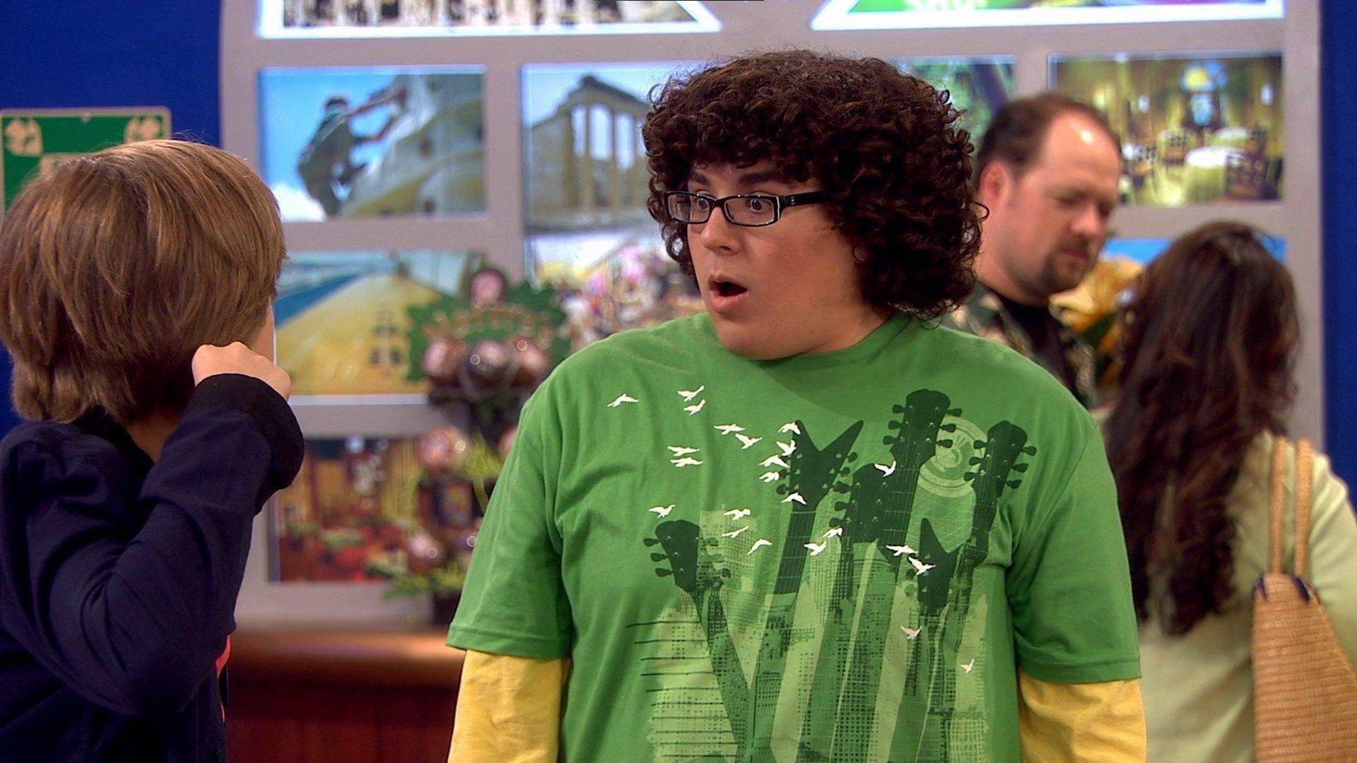The Suite Life on Deck background