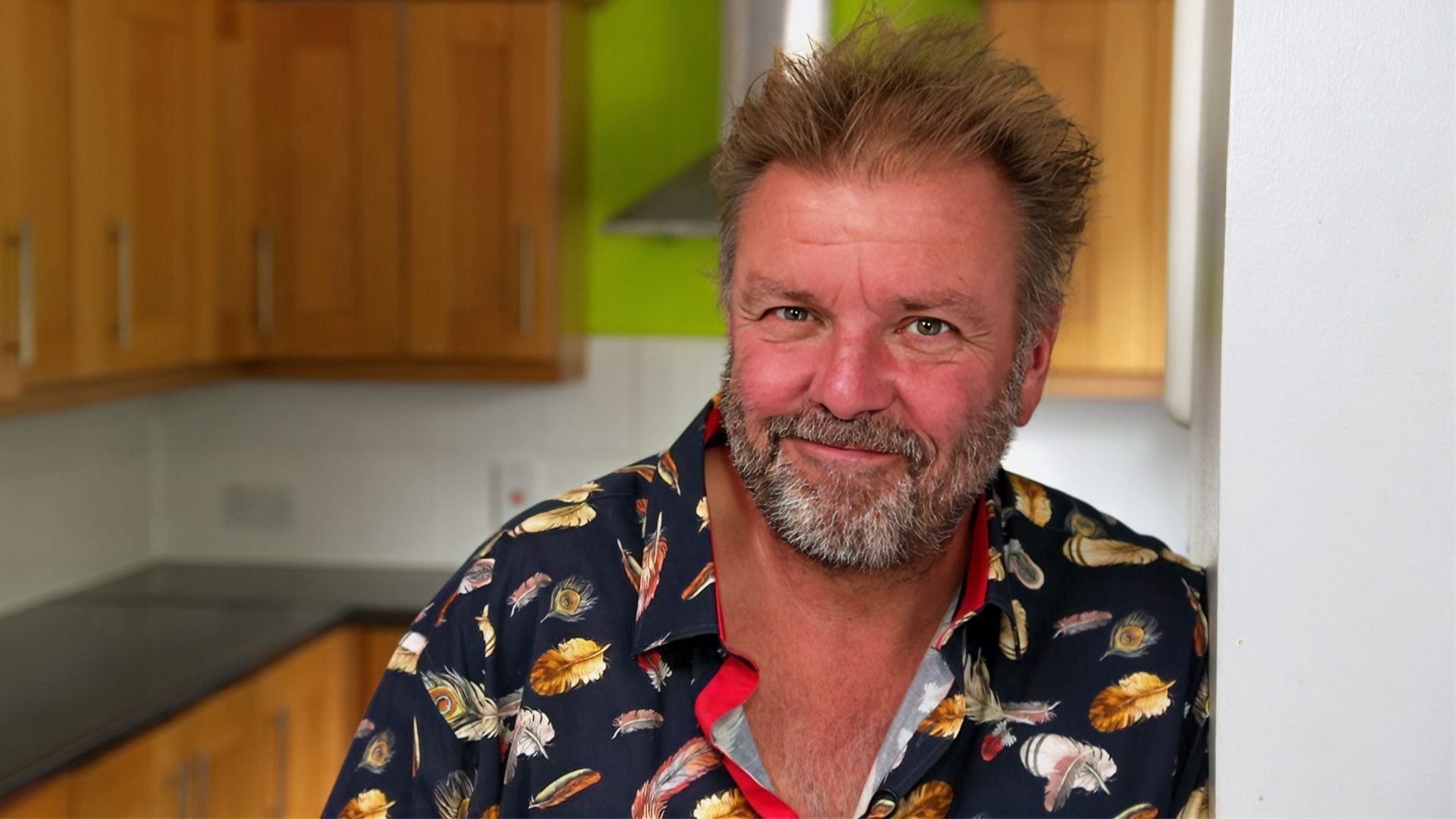 Homes Under the Hammer background