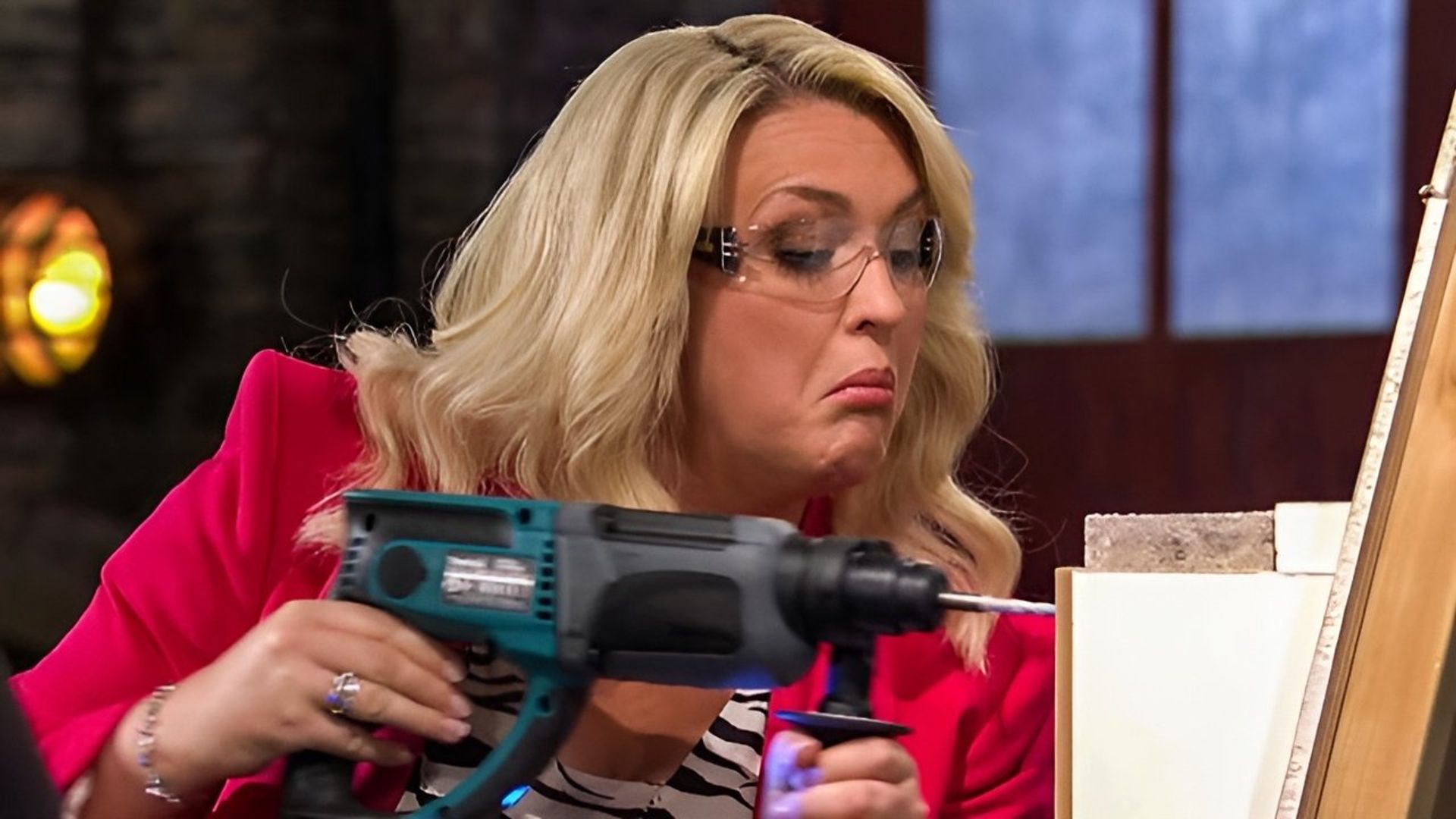 Dragons' Den background