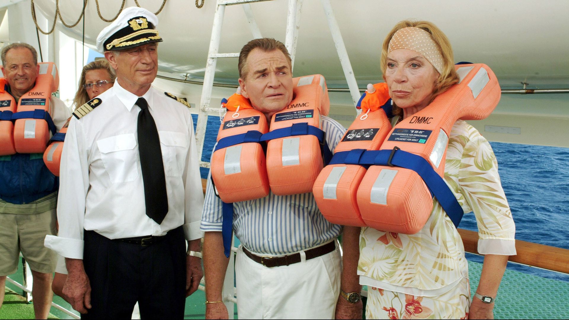 Das Traumschiff background