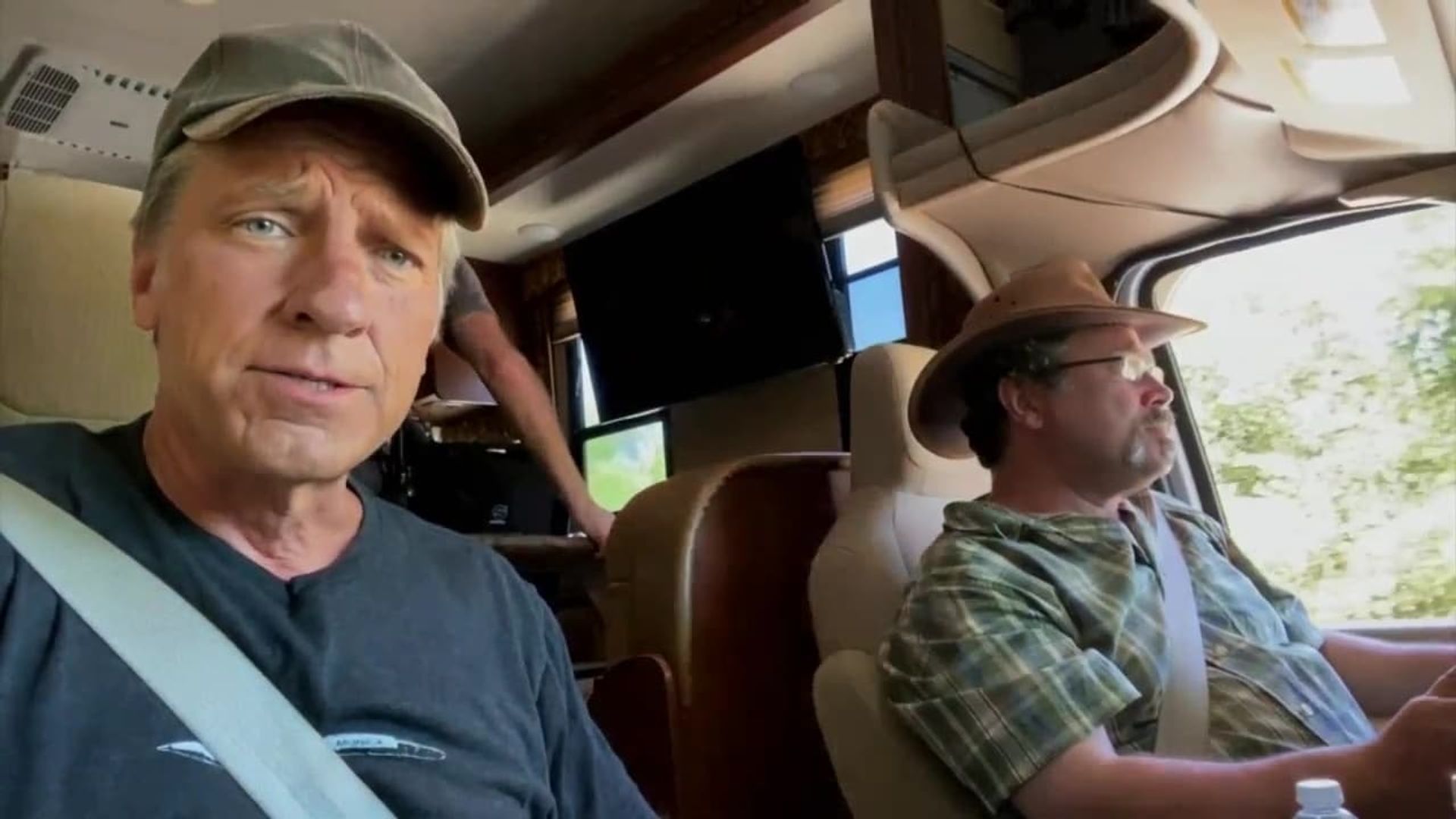 Dirty Jobs: Rowe'd Trip background