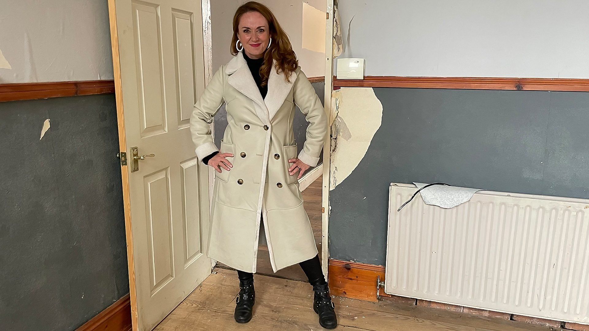 Homes Under the Hammer background