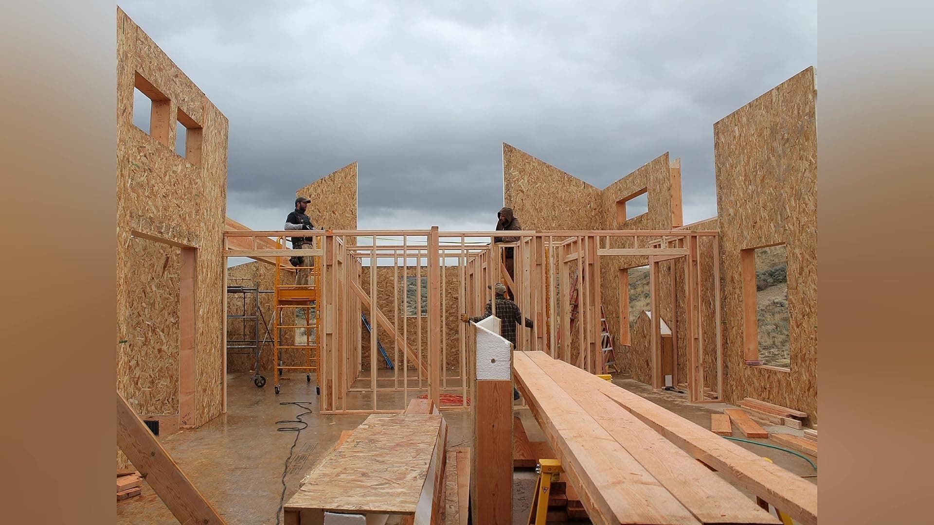 Building Off the Grid: Big Sky Ranch background
