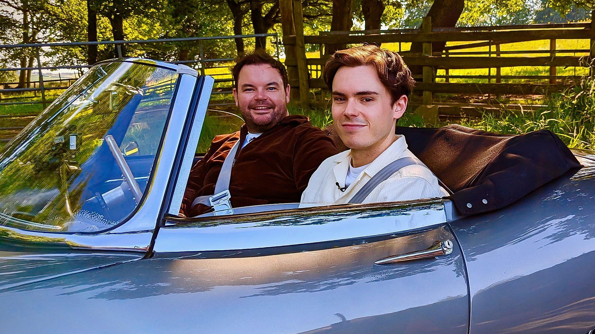 Celebrity Antiques Road Trip background