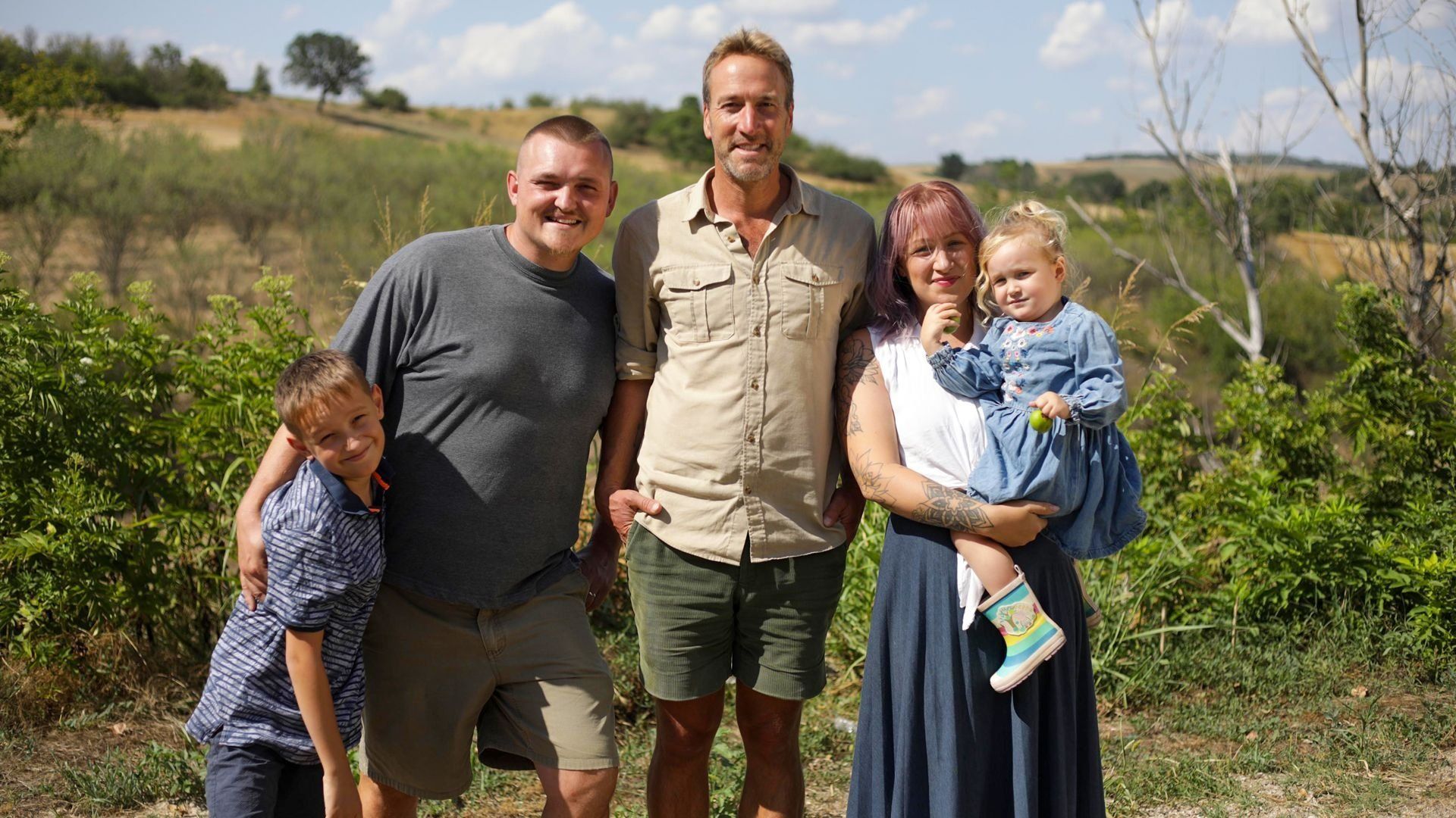 Ben Fogle: New Lives in the Wild background