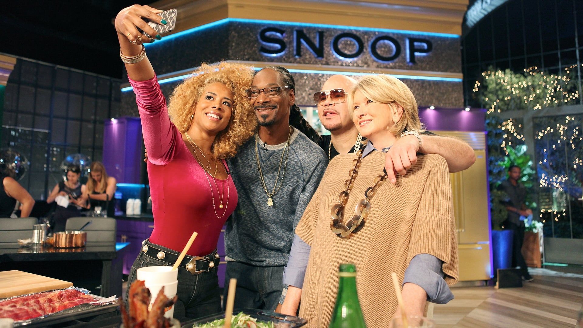 Martha & Snoop's Potluck Party Challenge background