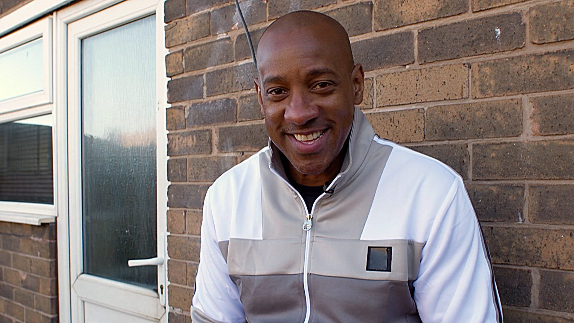 Homes Under the Hammer background