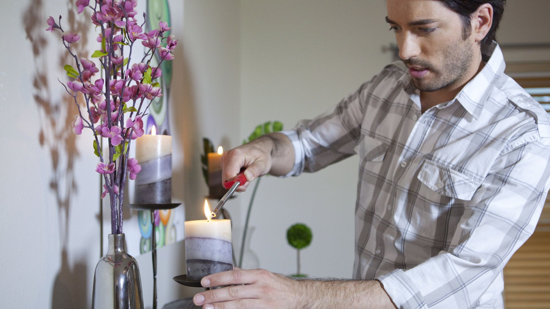 Property Brothers - Buying + Selling background
