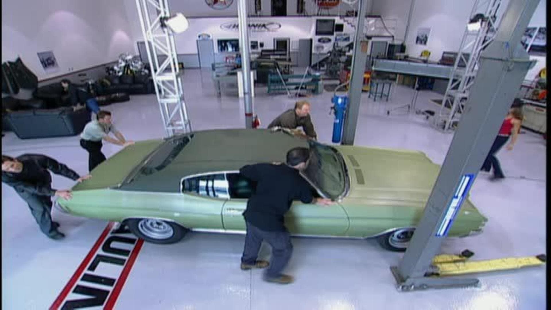 Overhaulin' background