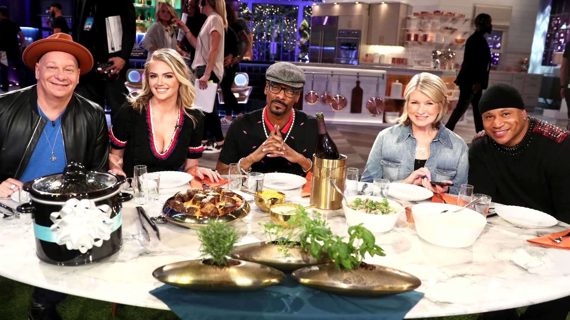 Martha & Snoop's Potluck Party Challenge background