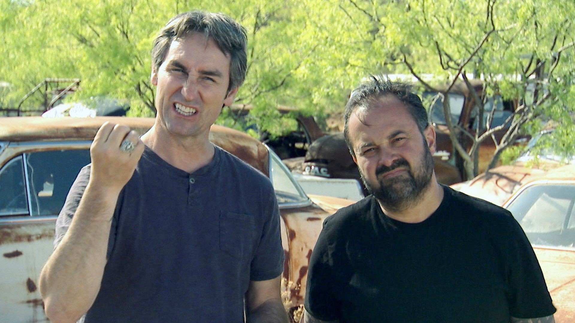 American Pickers: Best Of background