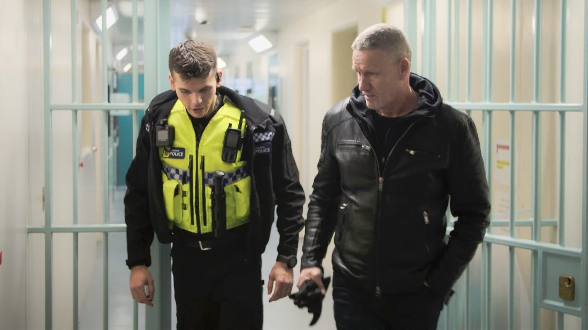SAS: Catching the Criminals background