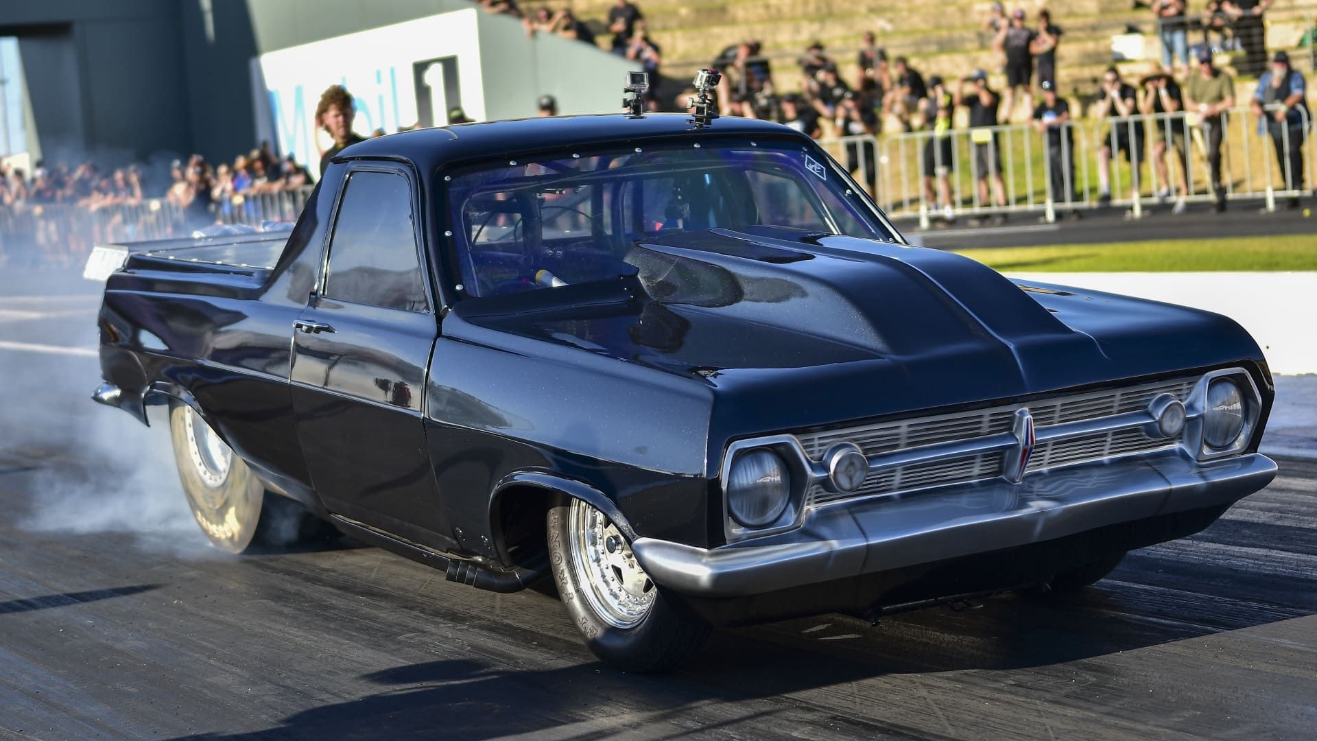 Street Outlaws vs the World background