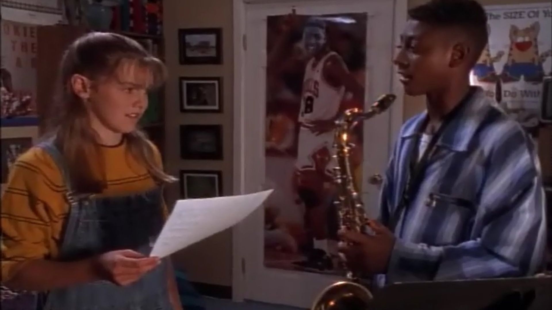 The Secret World of Alex Mack background