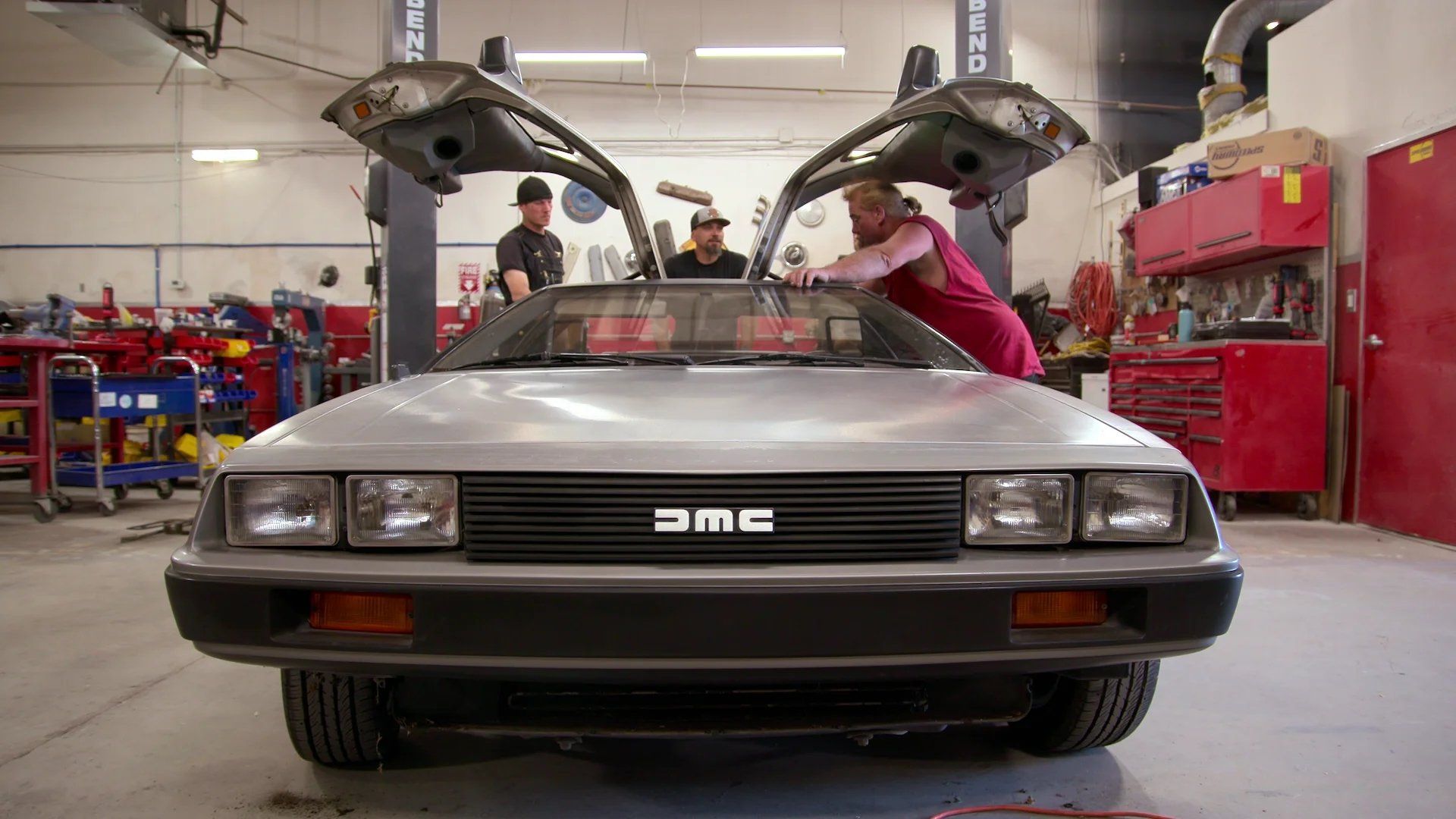 Car Masters: Rust to Riches background