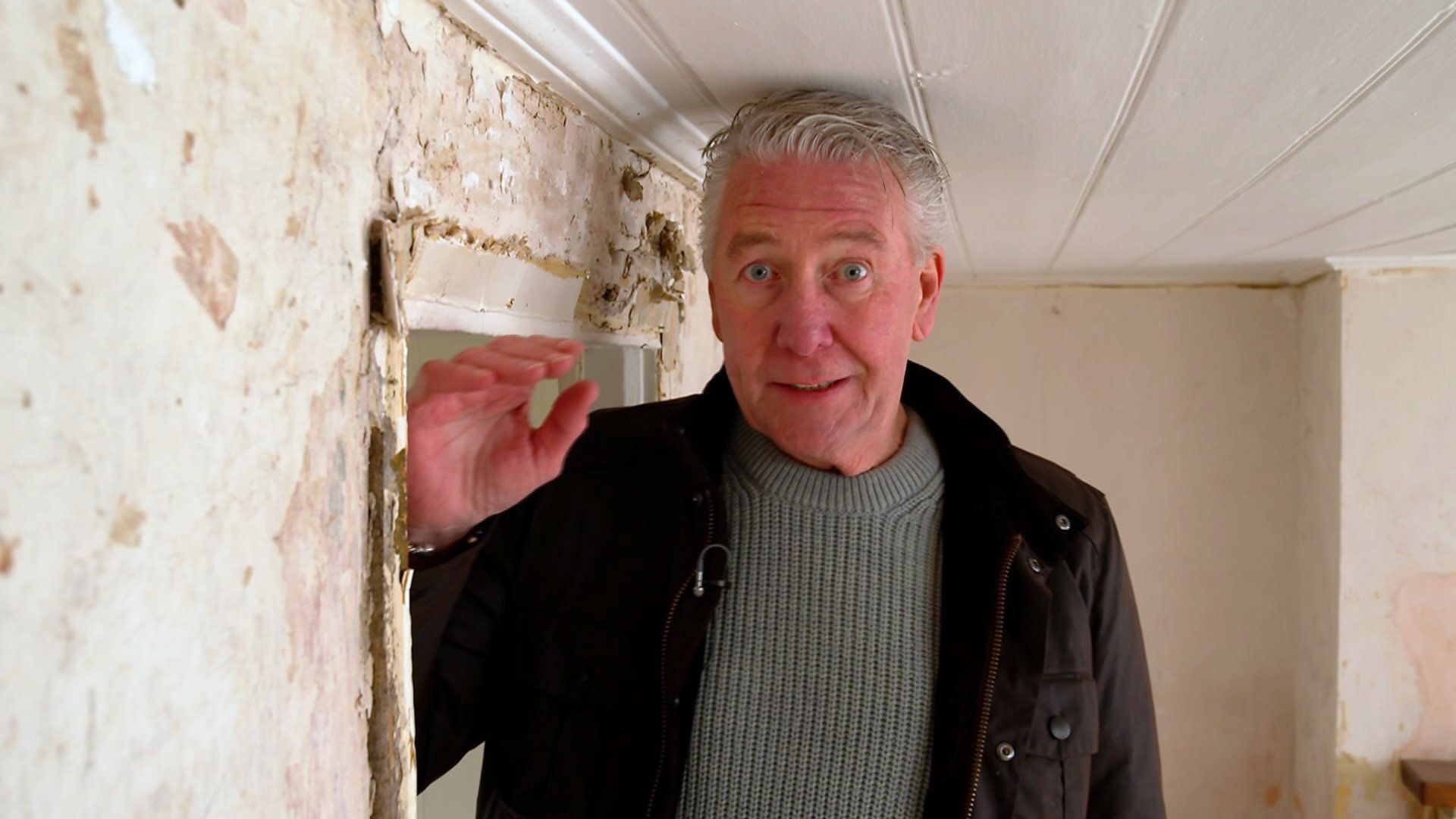 Homes Under the Hammer background
