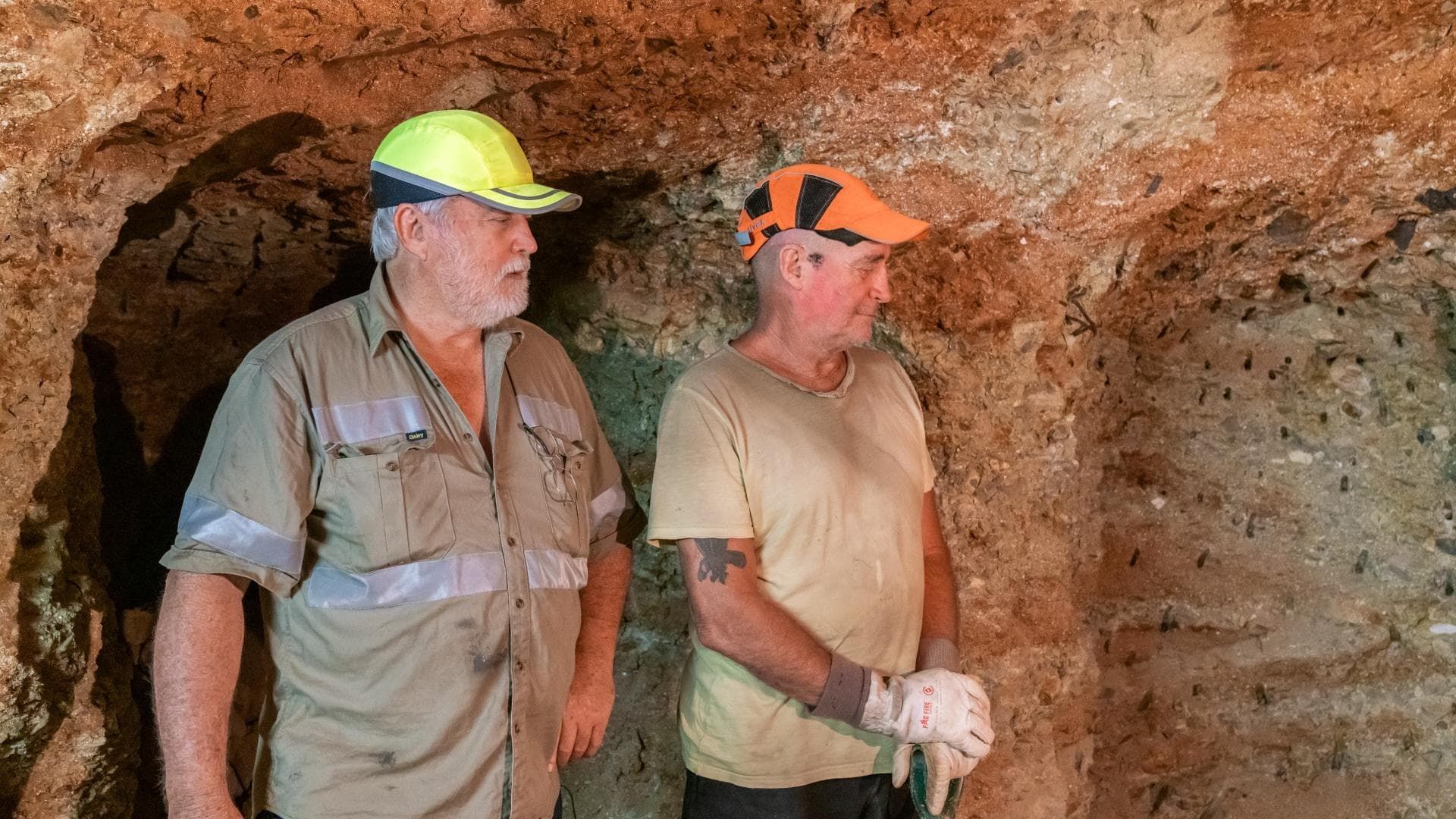 Gem Hunters Down Under background