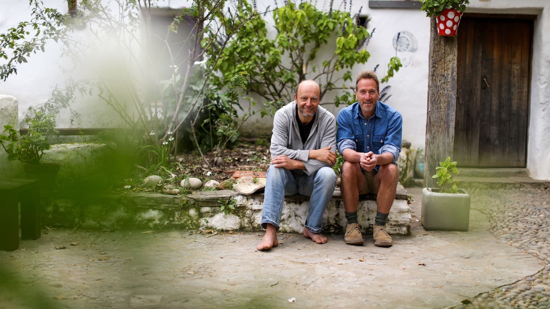 Ben Fogle: New Lives in the Wild background