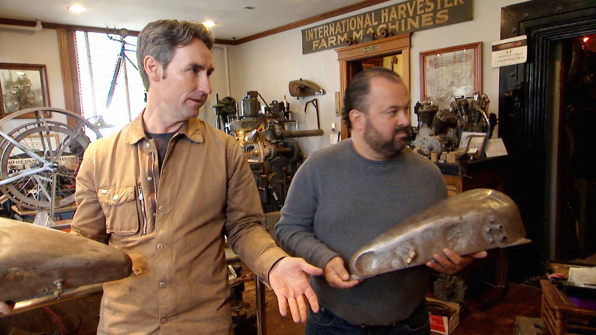 American Pickers: Best Of background