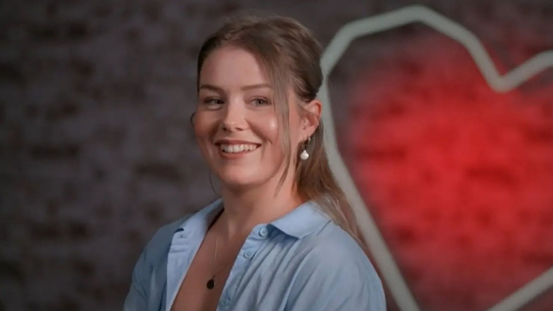 First Dates background