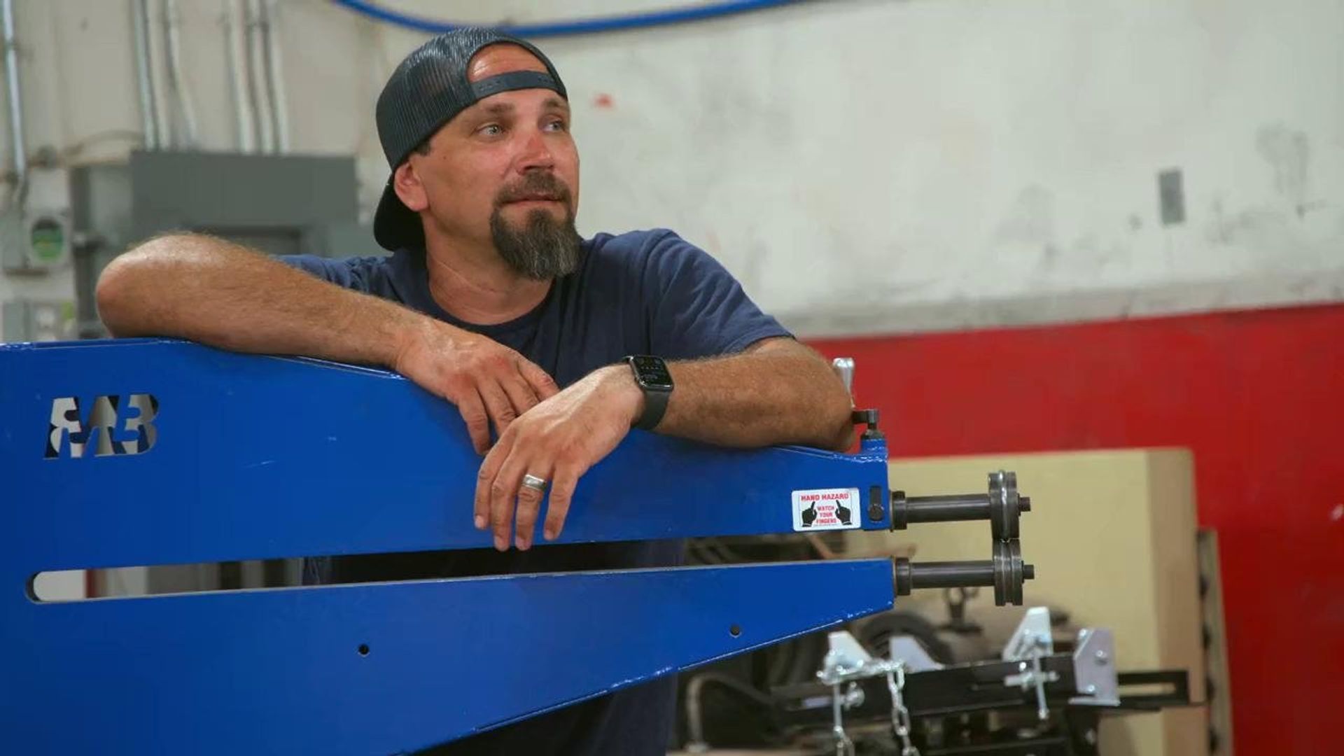 Car Masters: Rust to Riches background