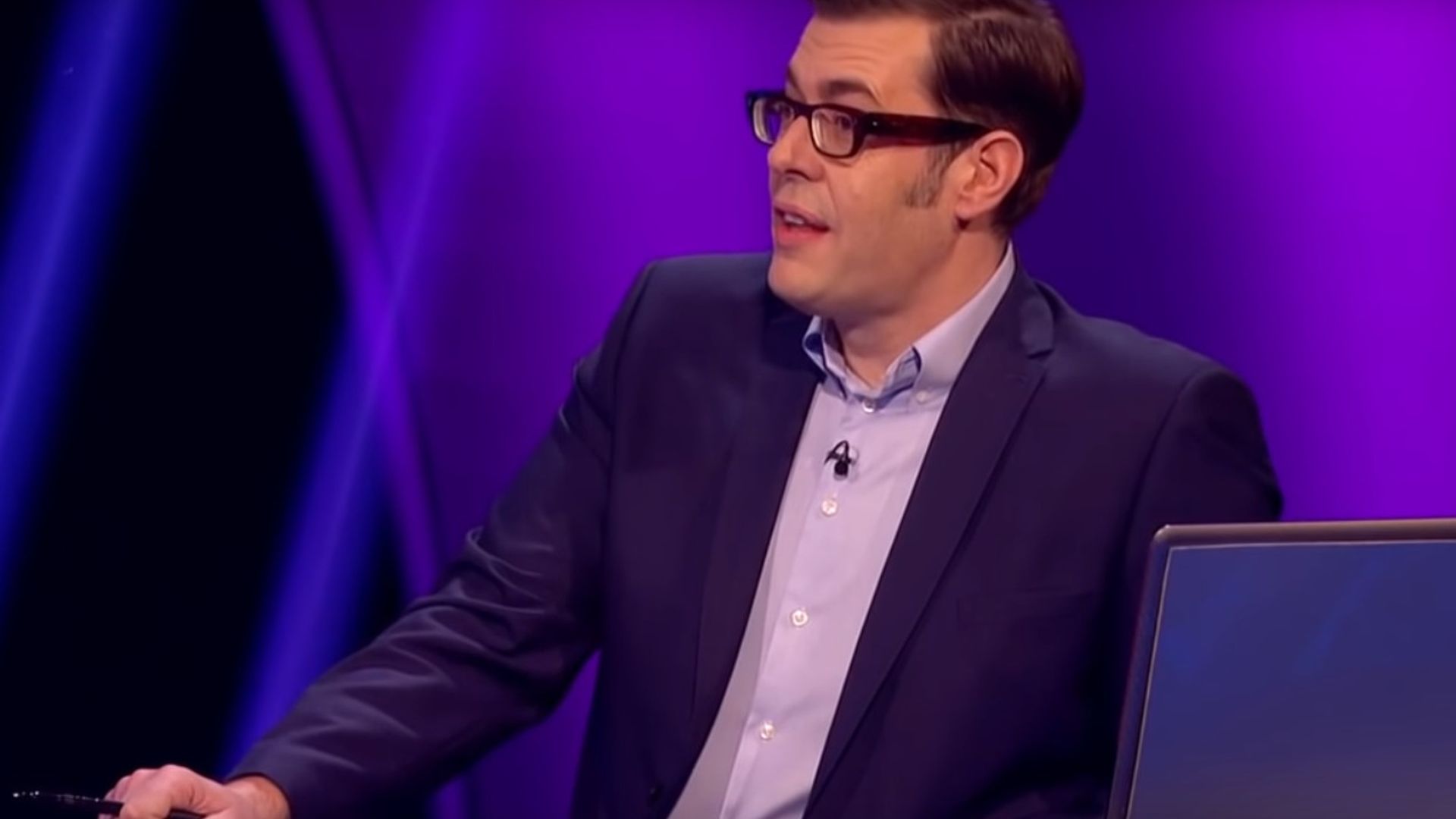 Pointless Celebrities background