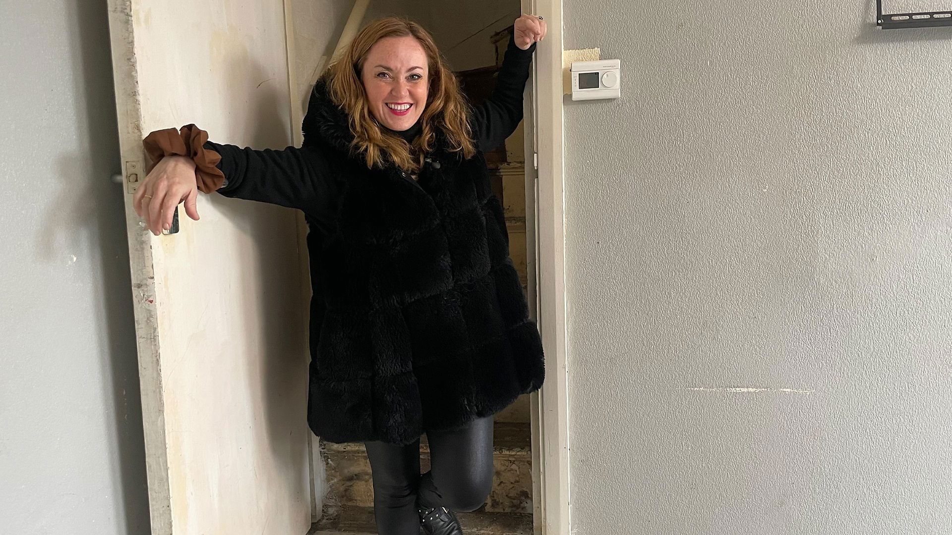Homes Under the Hammer background