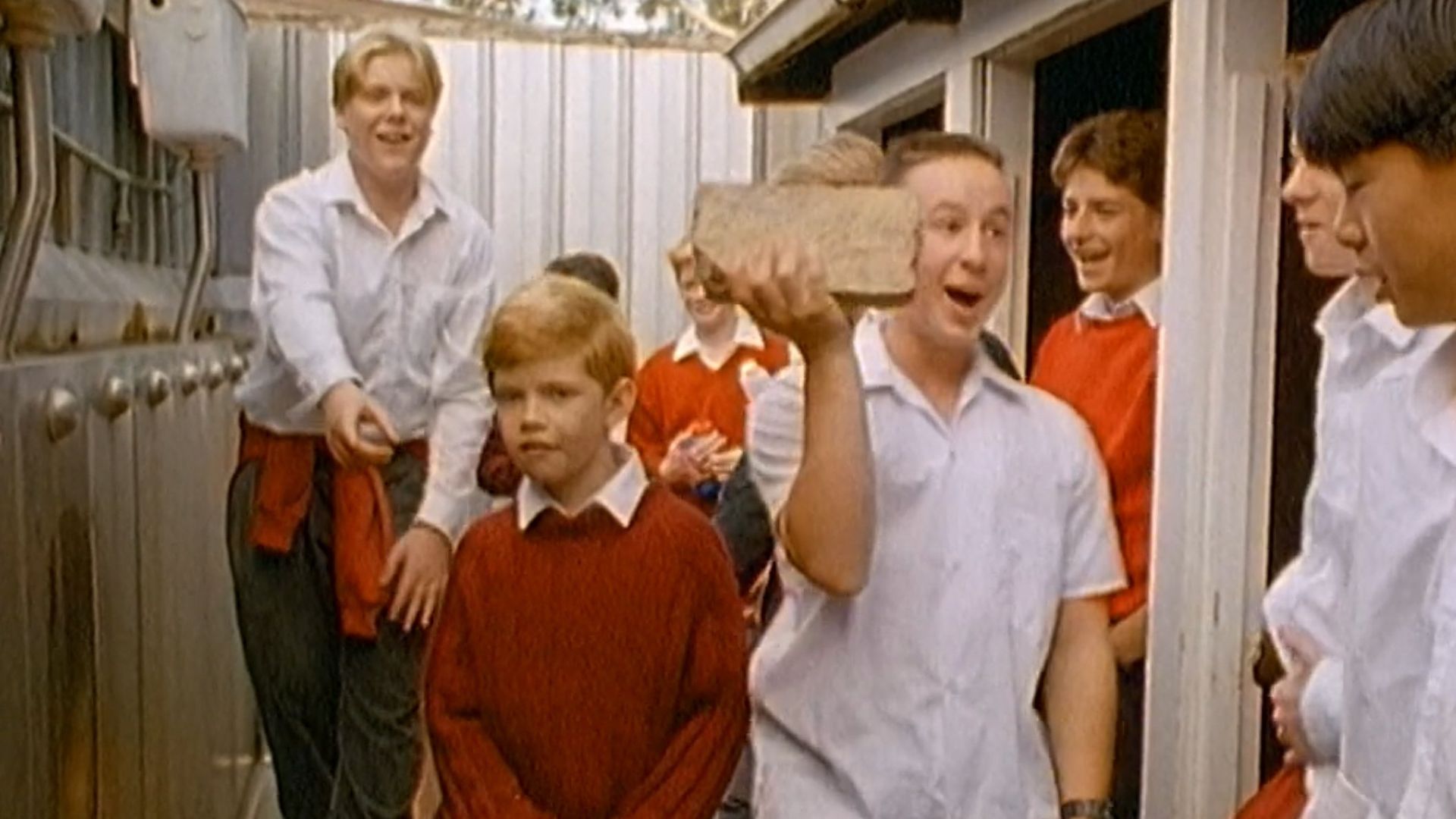 Round the Twist background