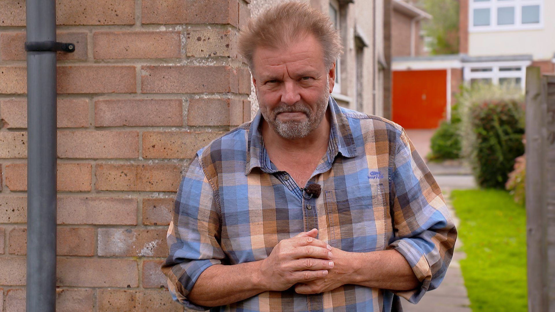 Homes Under the Hammer background