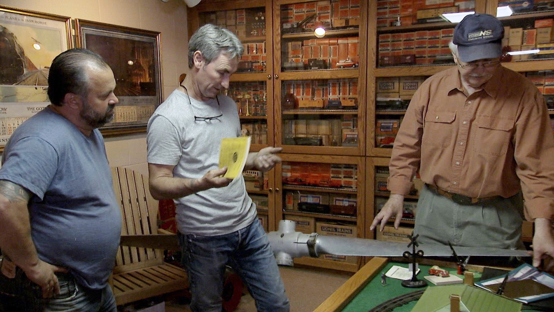 American Pickers: Best Of background