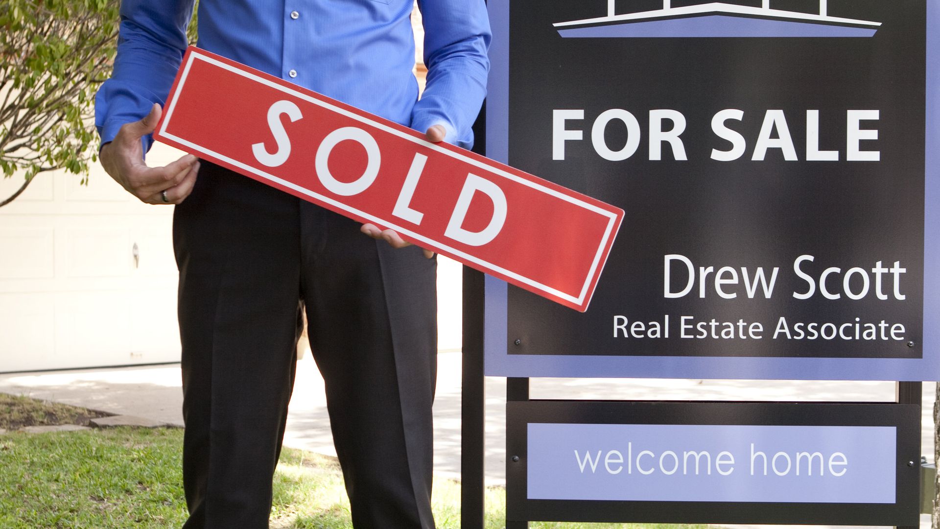 Property Brothers - Buying + Selling background
