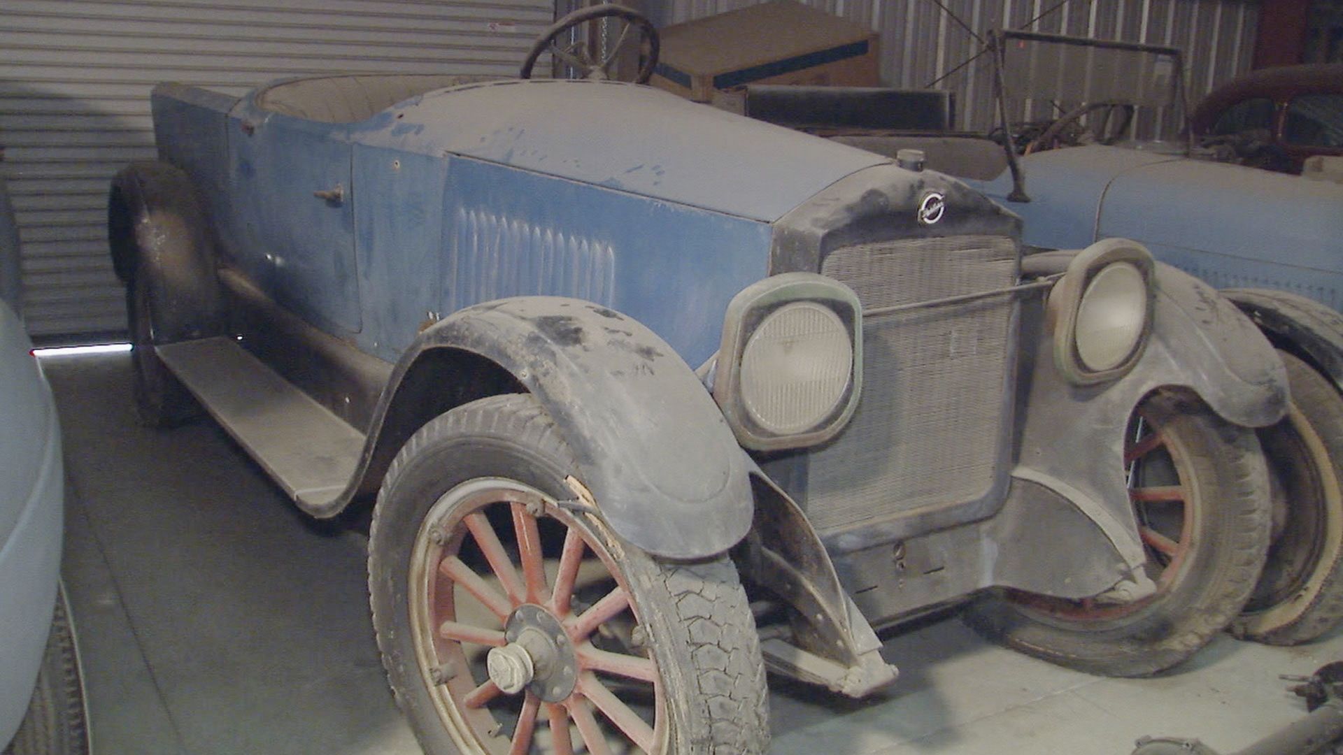 American Pickers: Best Of background