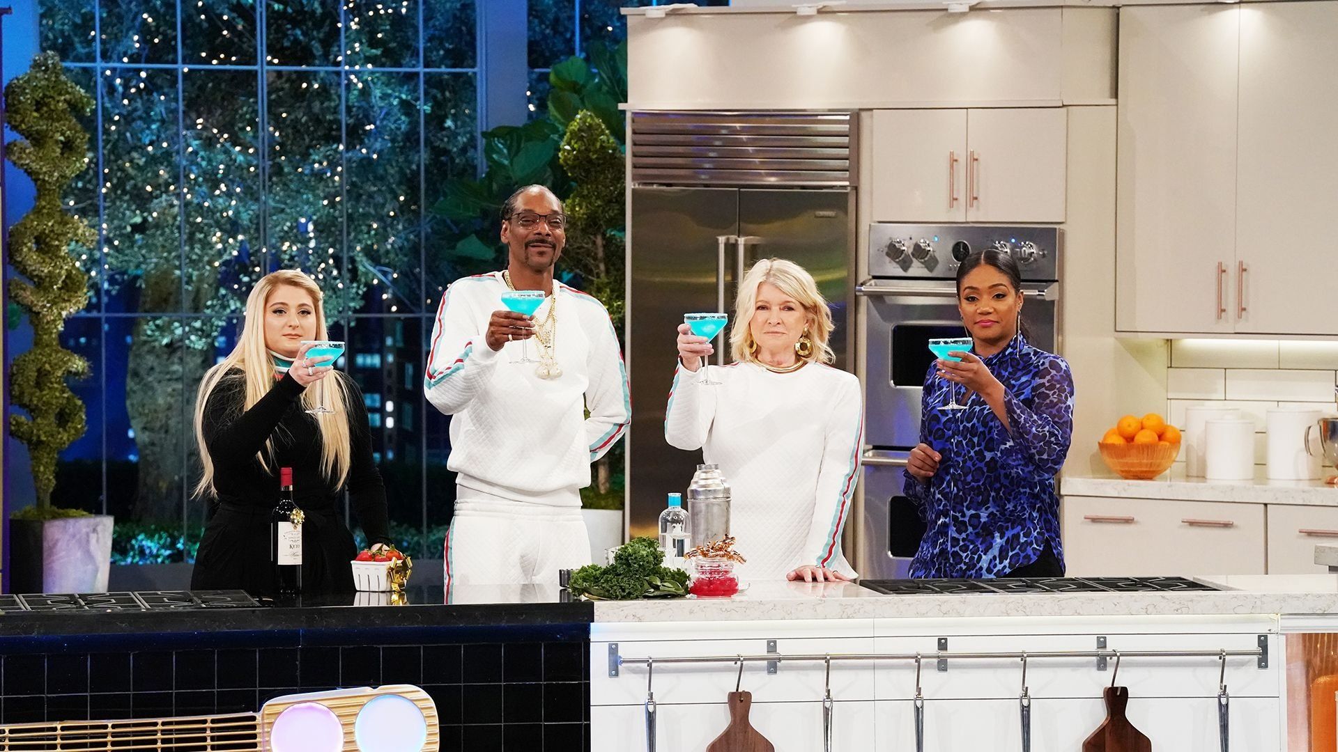 Martha & Snoop's Potluck Party Challenge background