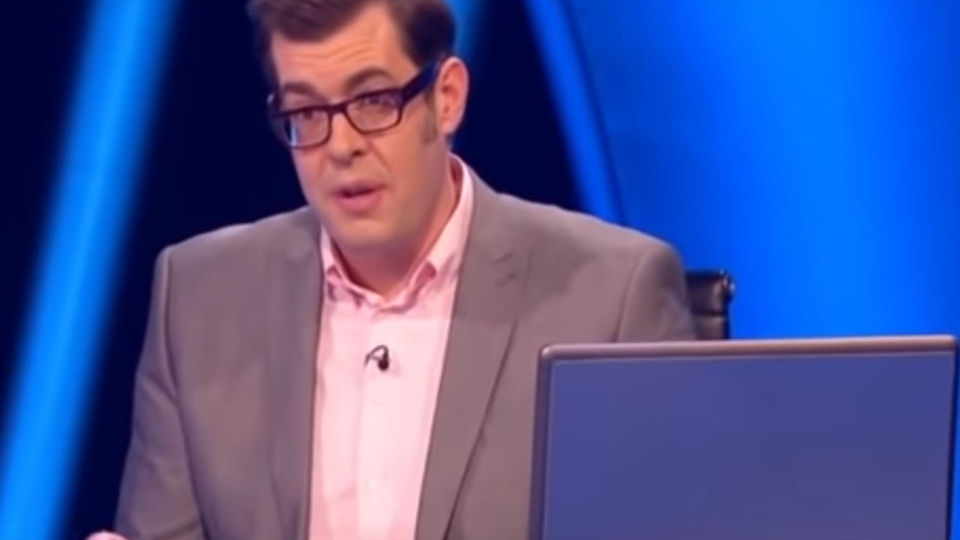 Pointless Celebrities background