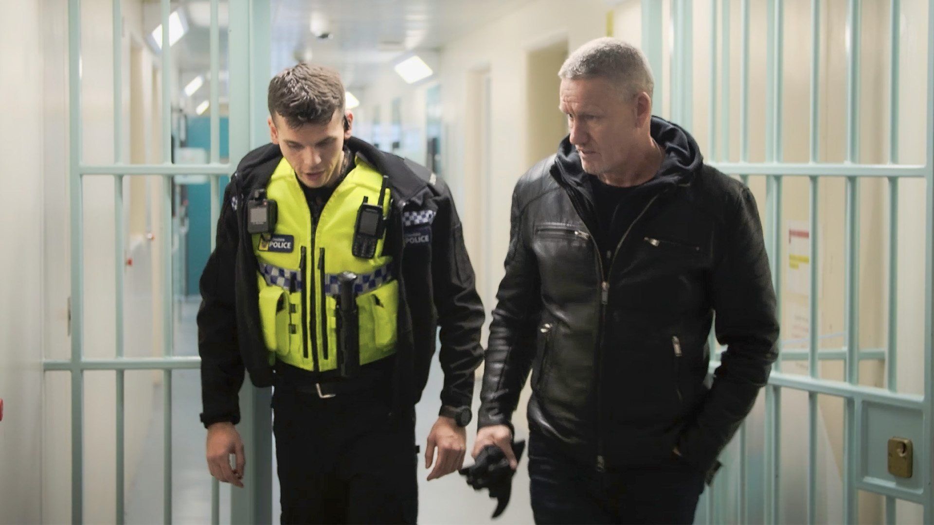 SAS: Catching the Criminals background